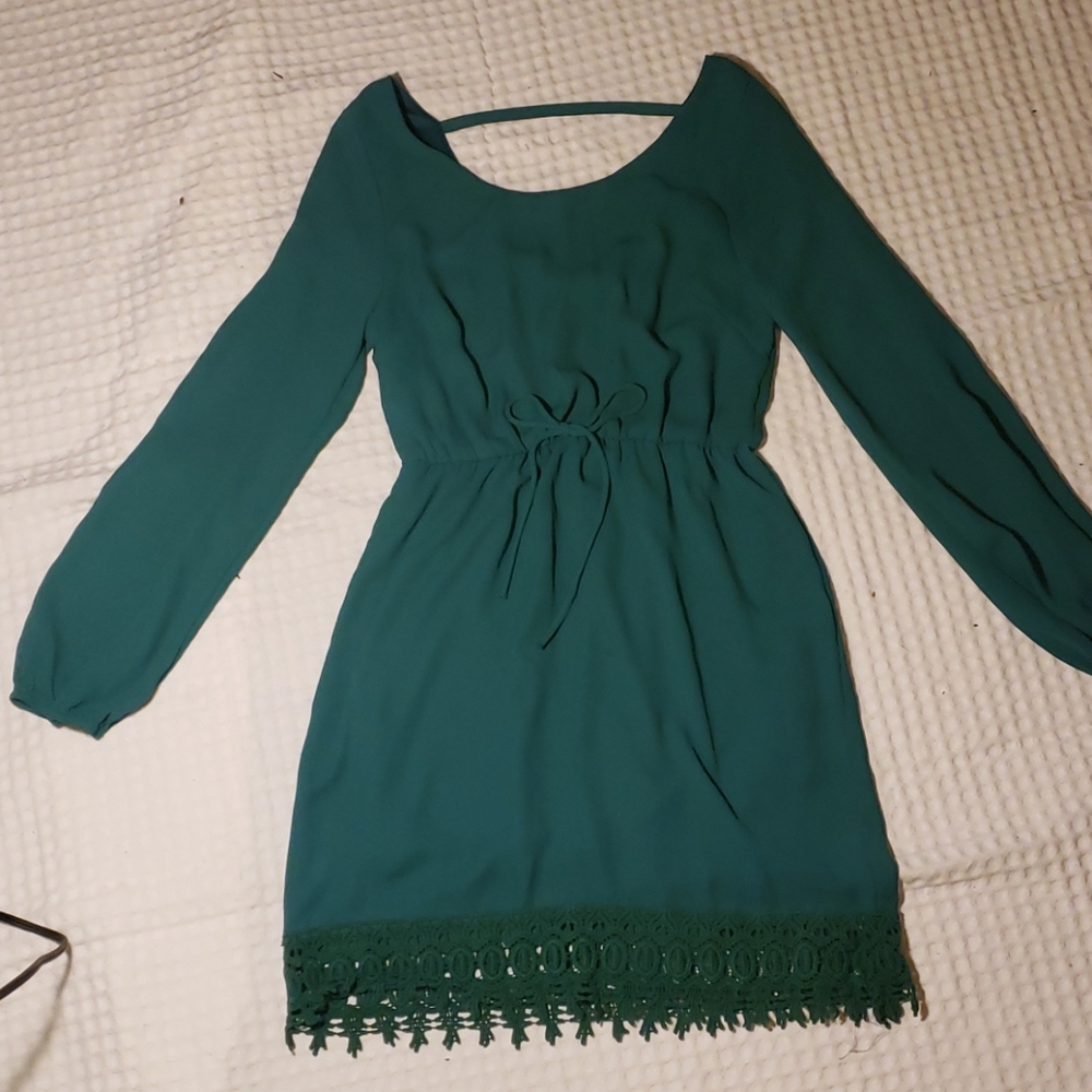 Long-sleeved turquoise dress
